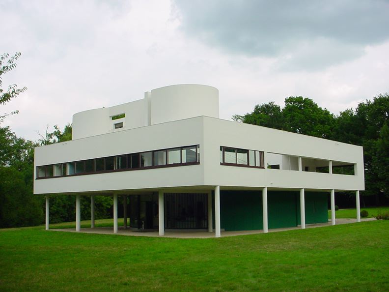 Villa Savoy, one of Le Corbusier’s most famous buildings and an exemplar of the Five Points of a New Architecture. Credit: By Valueyou (talk) - I created this work entirely by myself, CC BY-SA 3.0, https://en.wikipedia.org/w/index.php?curid=19648390.
