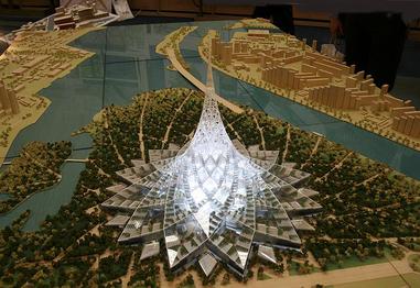 A model of Crystal Island, the proposed arcology near Moscow designed by Foster and Partners. Credit: By http://agency.archi.ru/images_linked.html?rt=news&id=4799&img_id=17734, Fair use, https://en.wikipedia.org/w/index.php?curid=15074878
